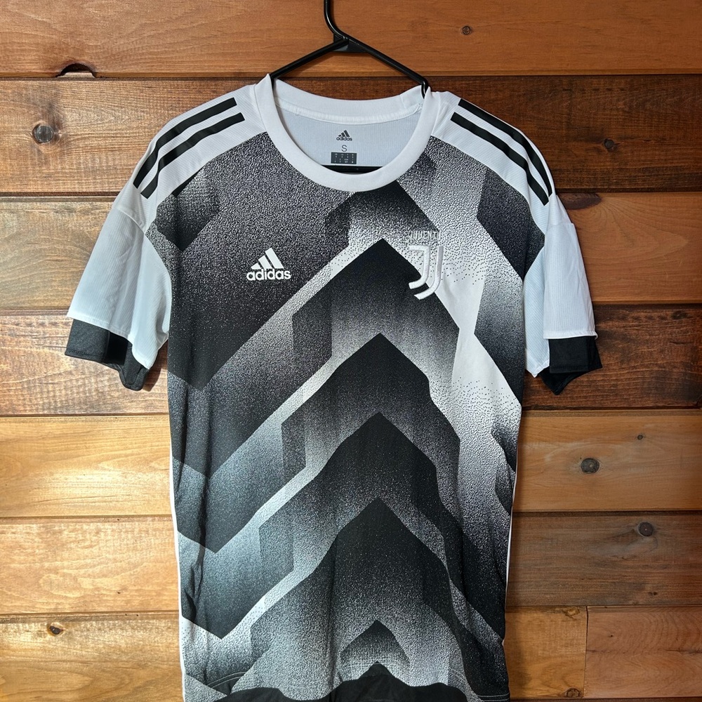 Adidas Men’s Juventus 2017-2018 Pre-Match Jersey - Men’s Small